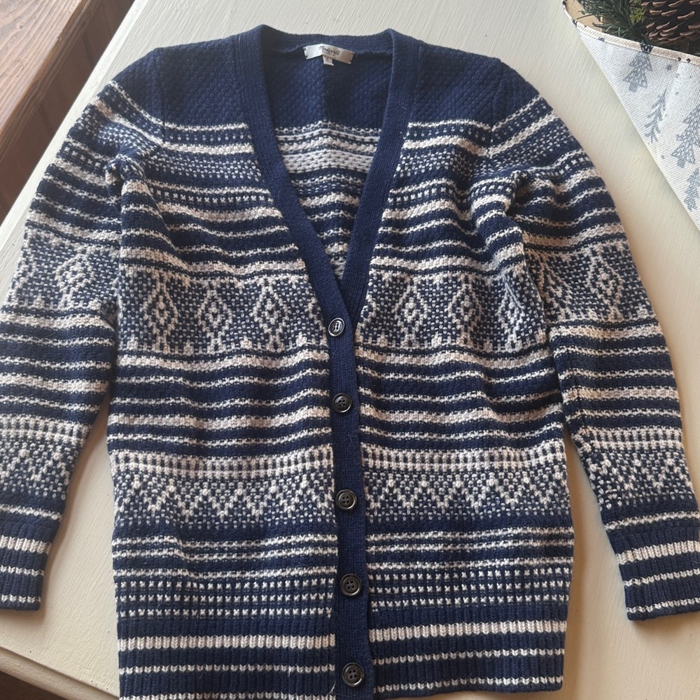 Madewell 100% Wool Fair Isle Cardigan
Blue White Aztec Sweater 
Size Small
